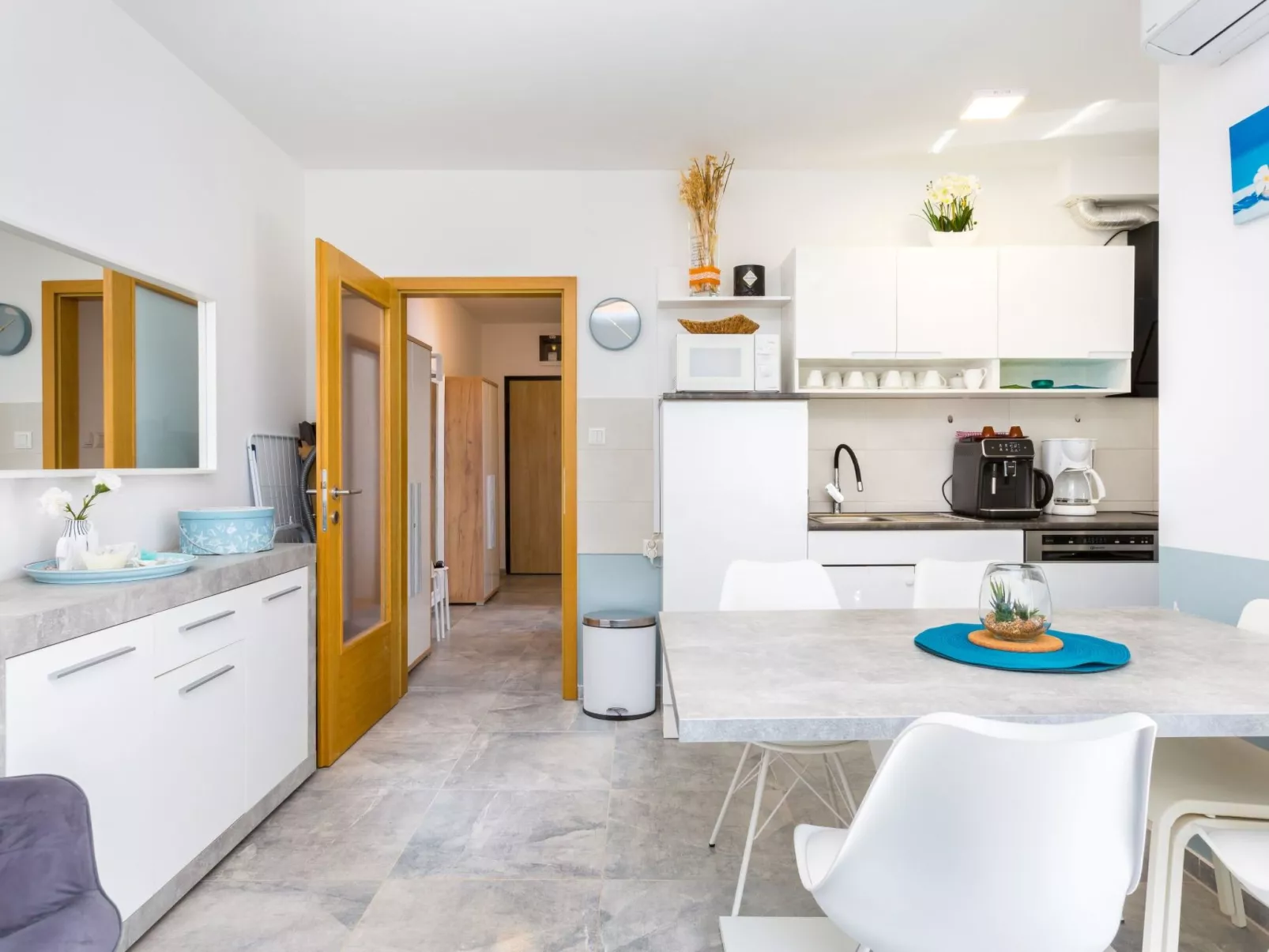 "Emira Mukalba" mit Terrasse-Binnen