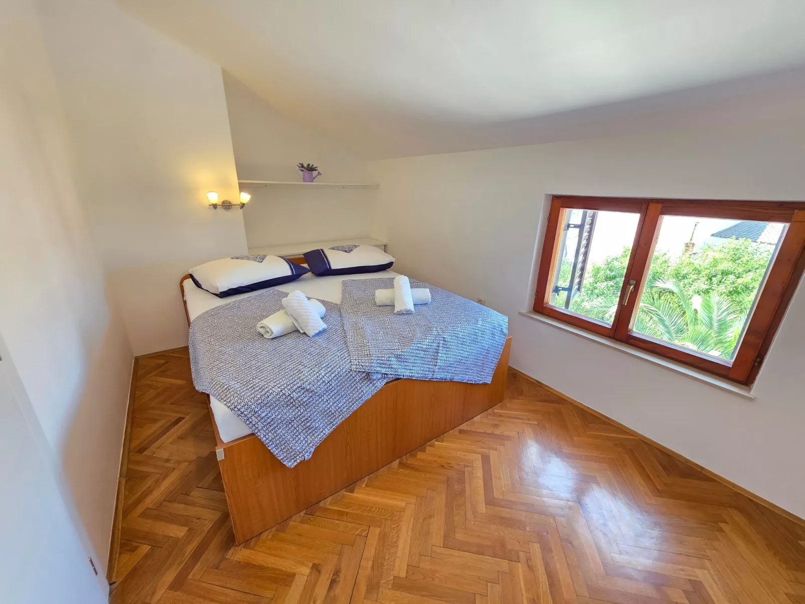 Wohnung mit Balkon, AC, Privatparkplatz-Binnen