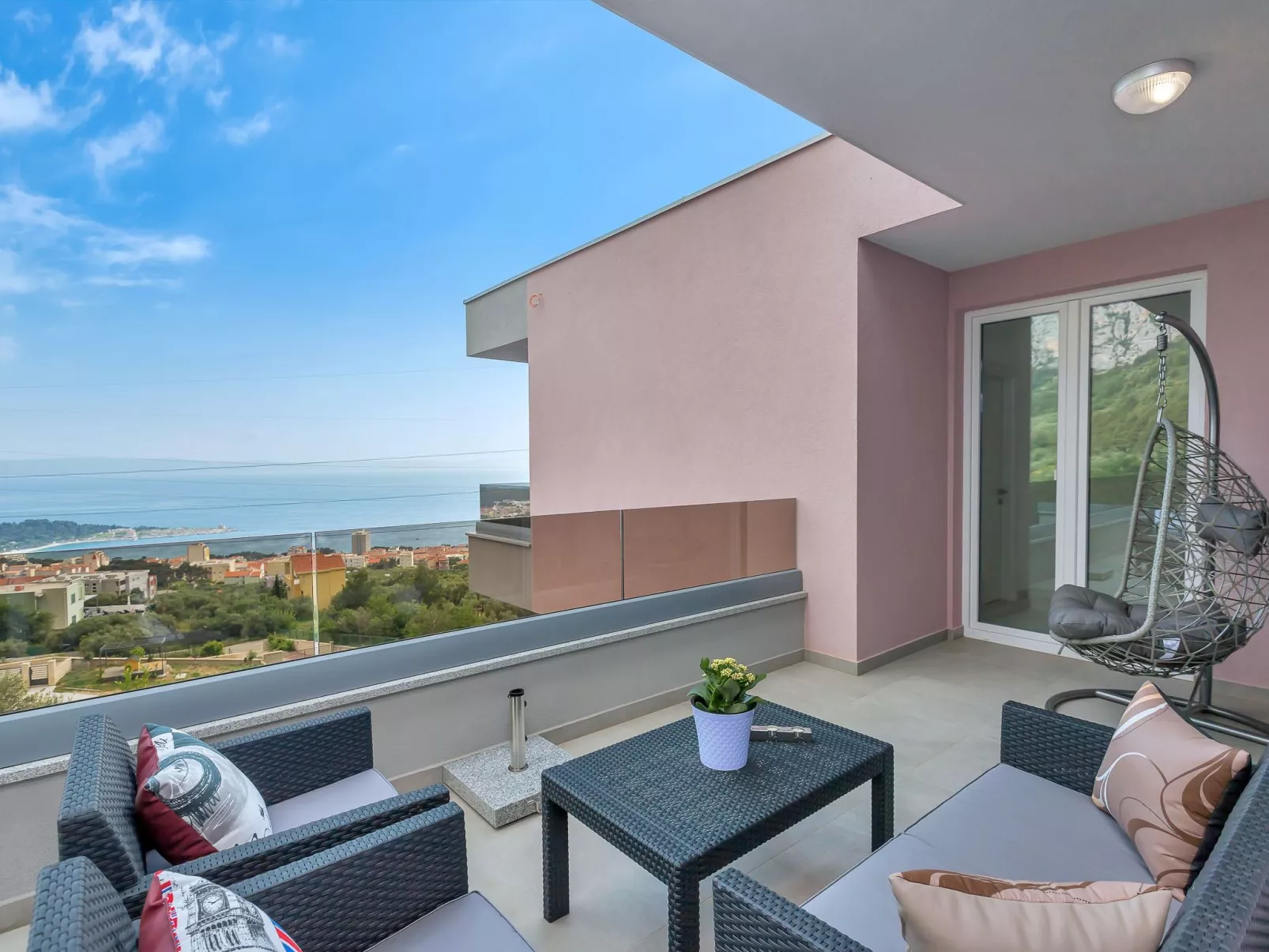 Villa mit beheiztem Pool und fünf Schlafzimmer-Binnen