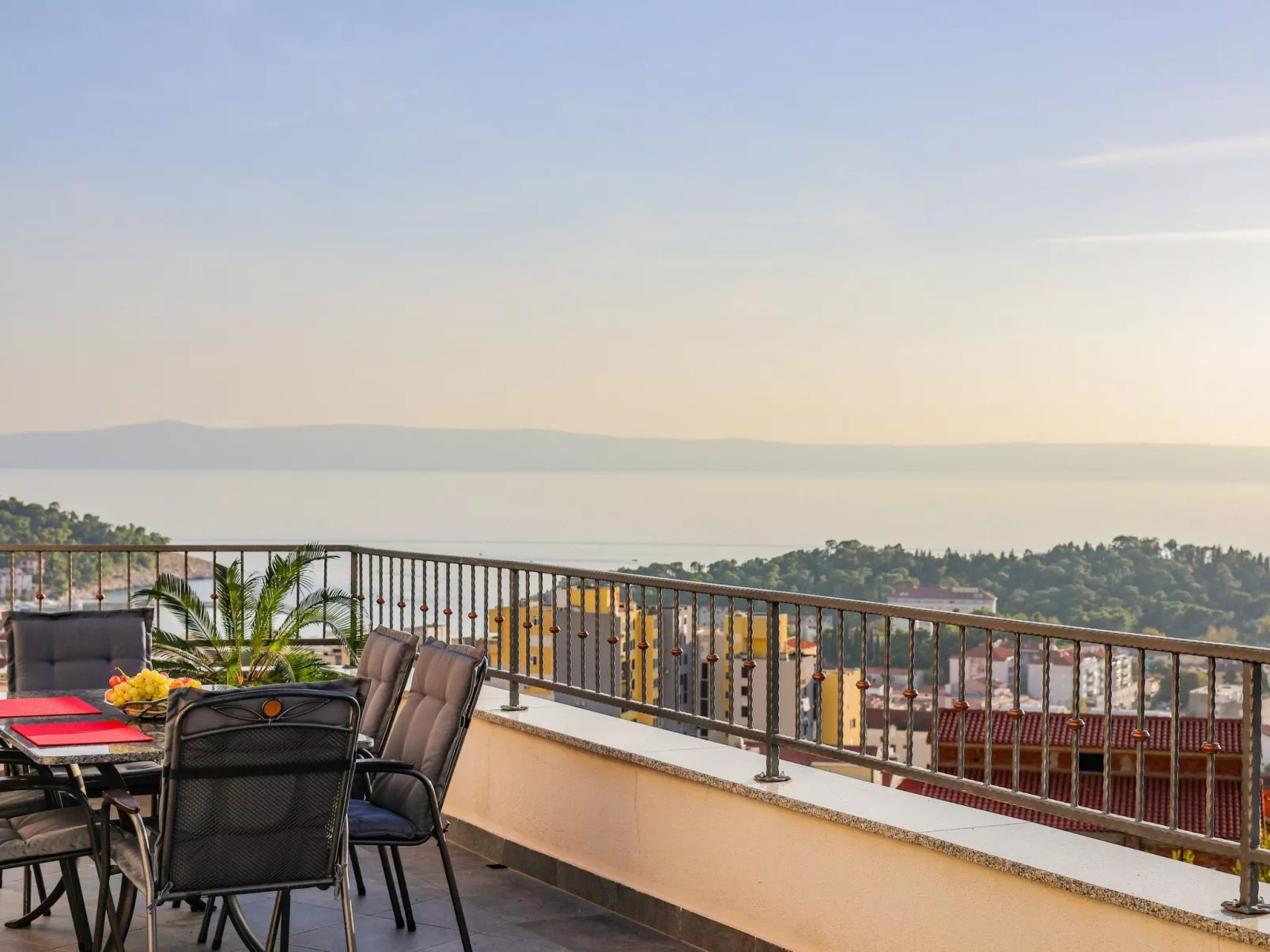 Penthousewohnung mit Whirlpool und Meerblick-Buiten