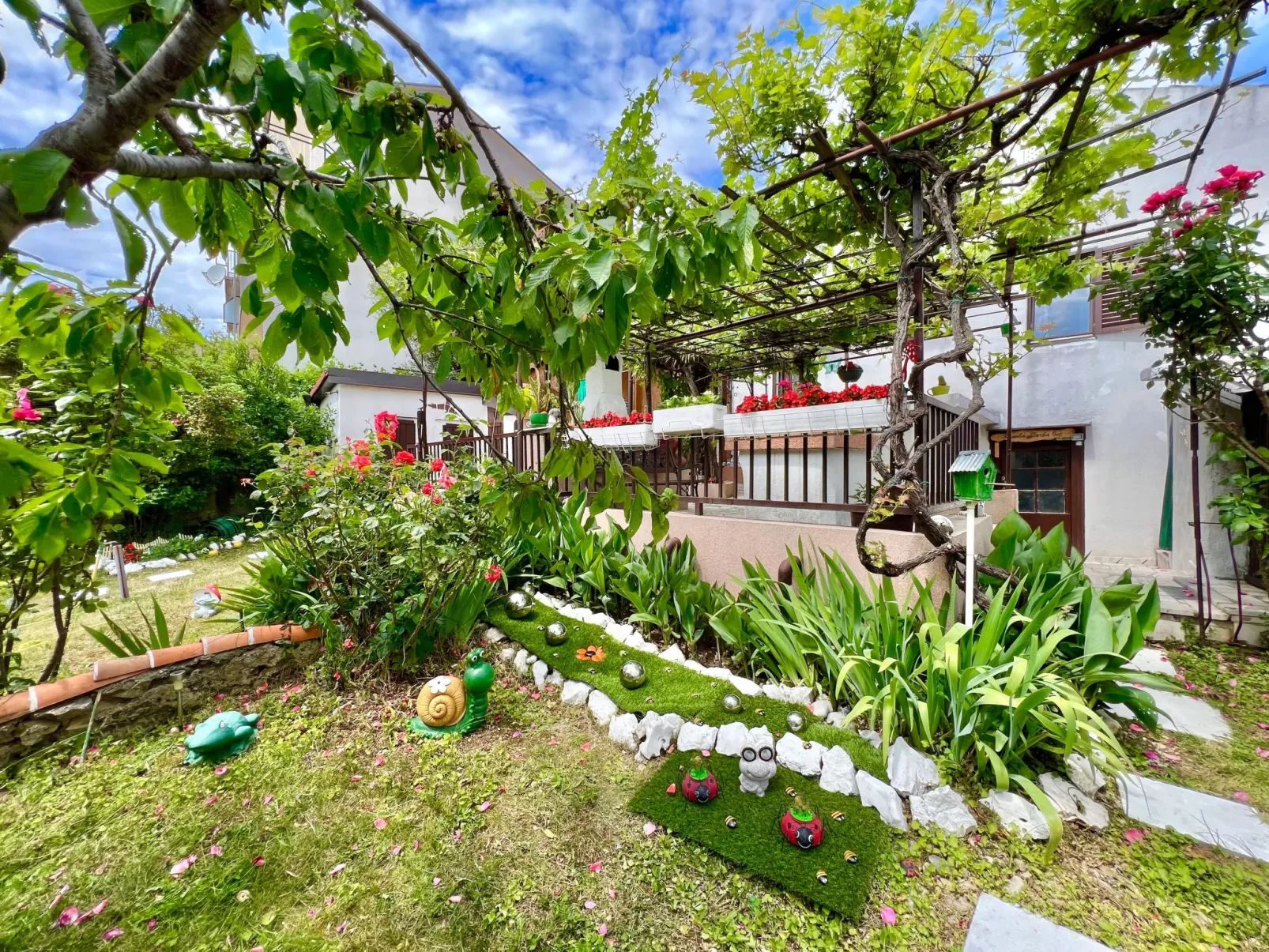 Mit eigenem Garten und Grill-Buiten