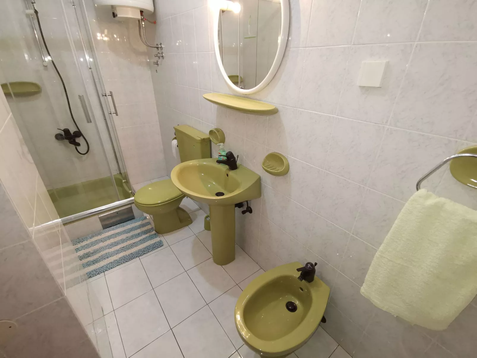 Appartement für 2-3 Personen mit Balkon-Binnen