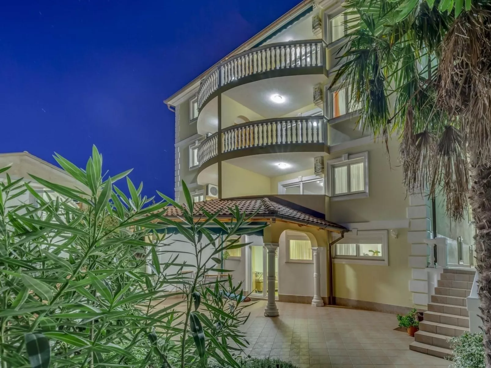Wohnung mit Balkon und Meerblick-Buiten