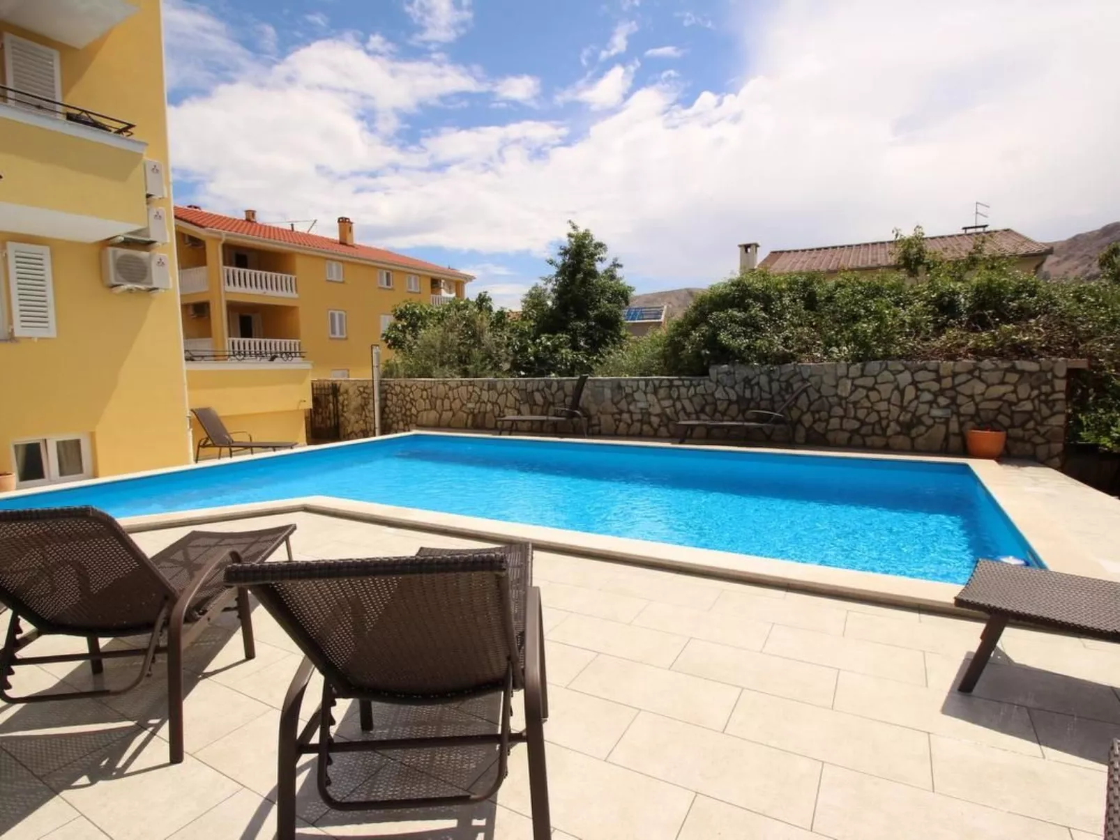 Gorica II A2+2 br.8-Buiten