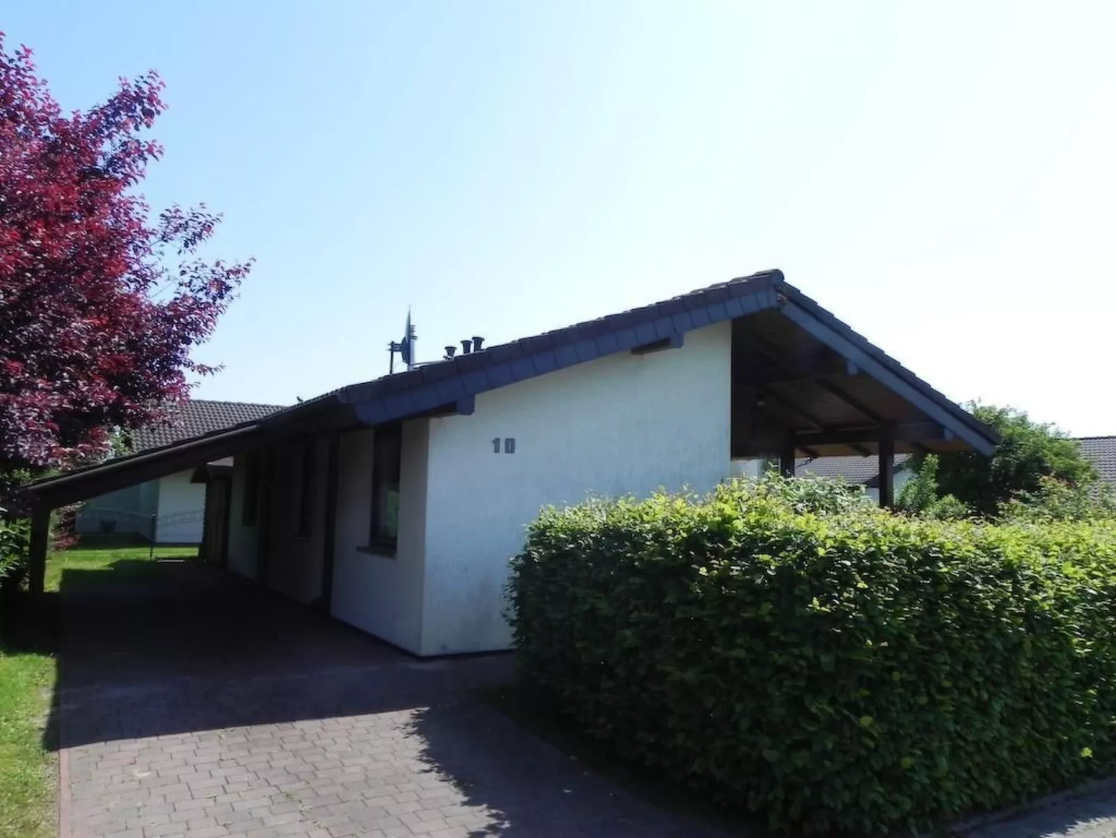 J10 Eingefriedetes Ferienhaus in Eckwarderhörne - Buiten