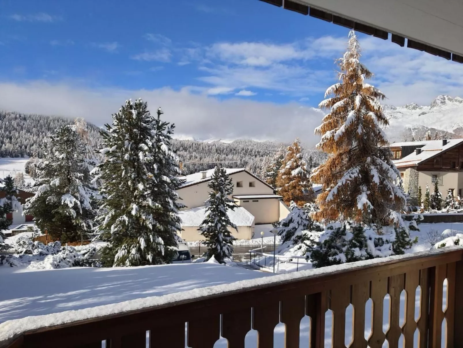 Chesa Azalea 3 klein-Buiten