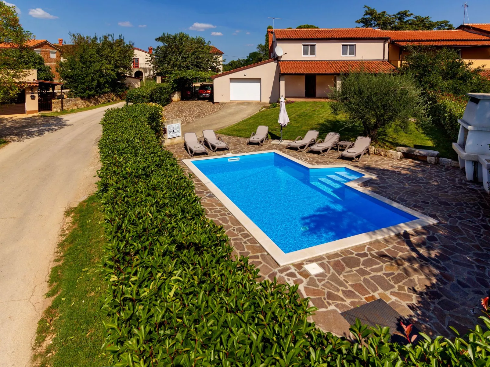 Ferienvilla "Nina" mit eigenem Pool-Buiten