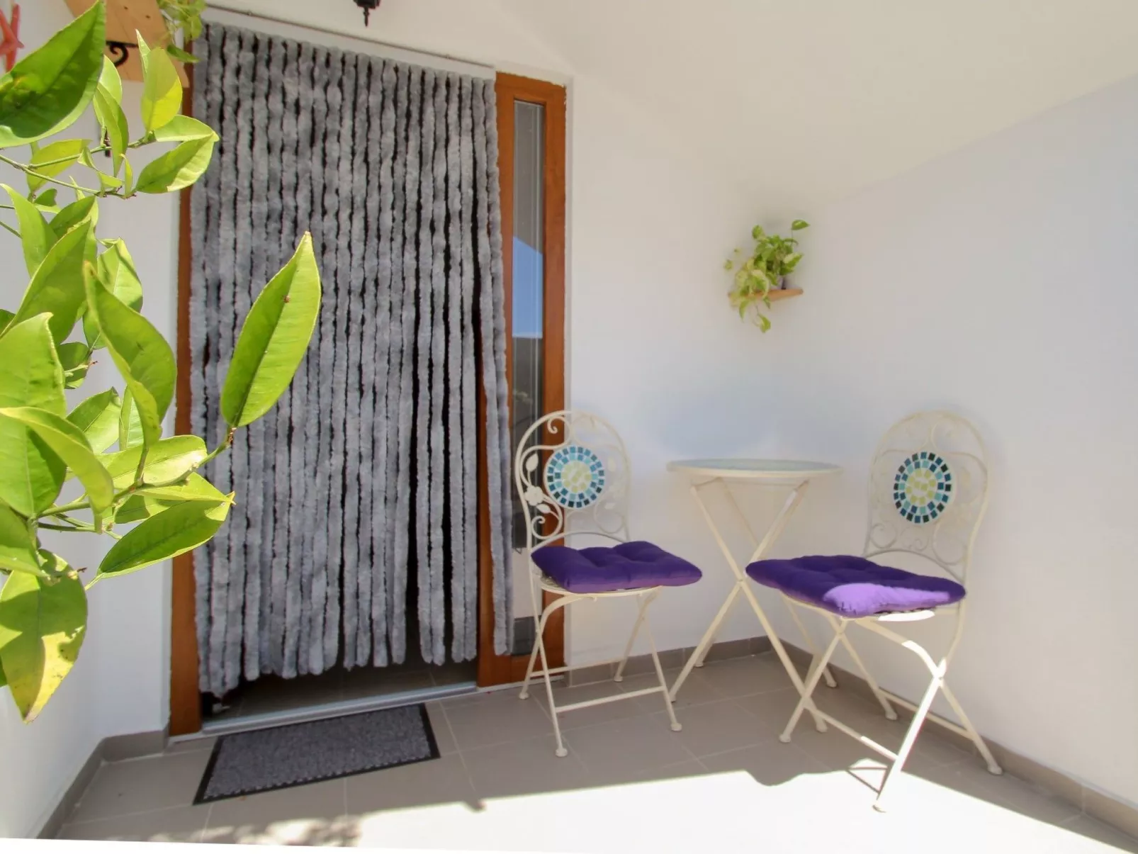 "Tomas" mit eigener Terrasse-Binnen