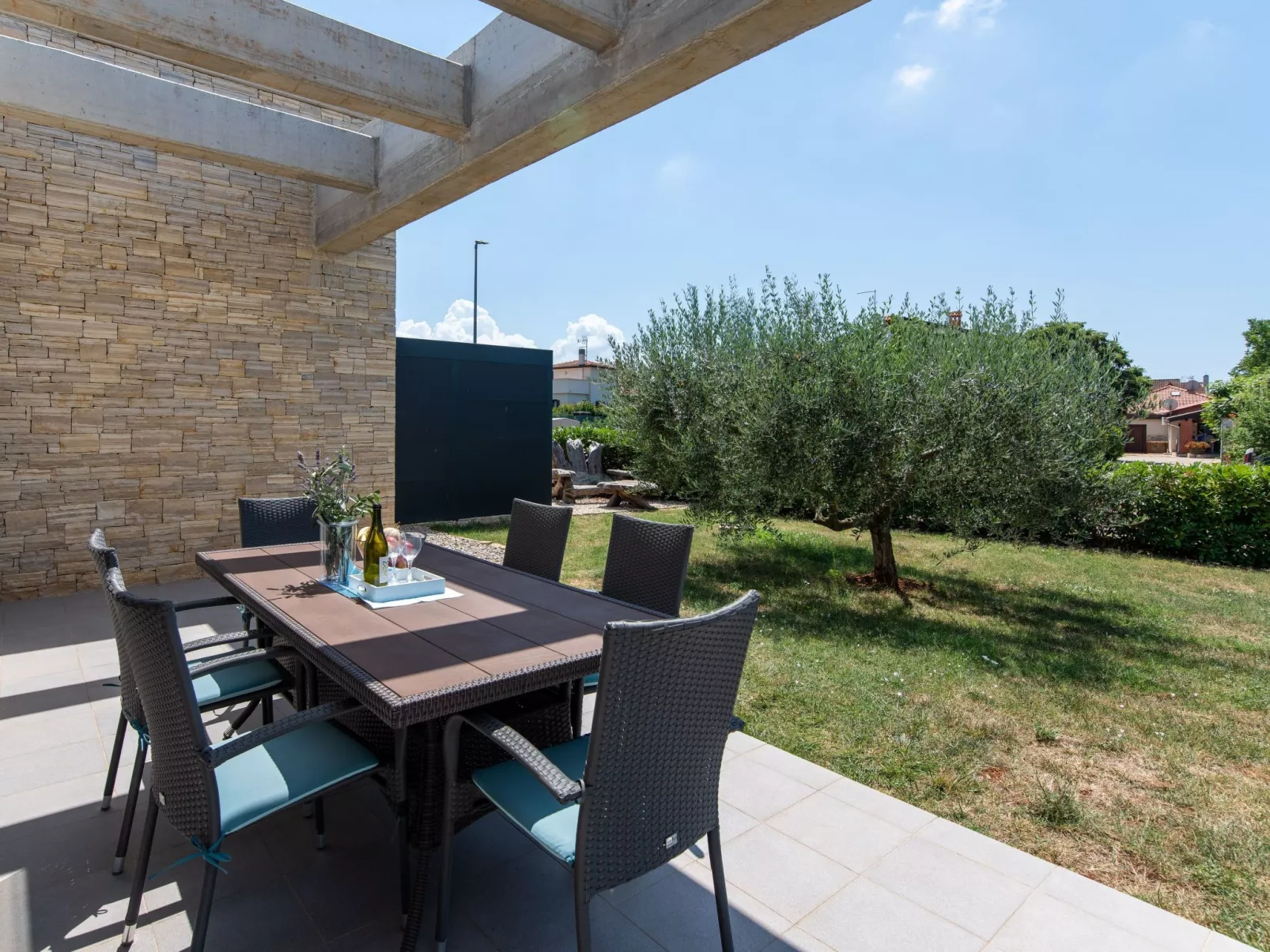 Wunderschönes Ferienhaus in Bužinija mit Pool-Buiten