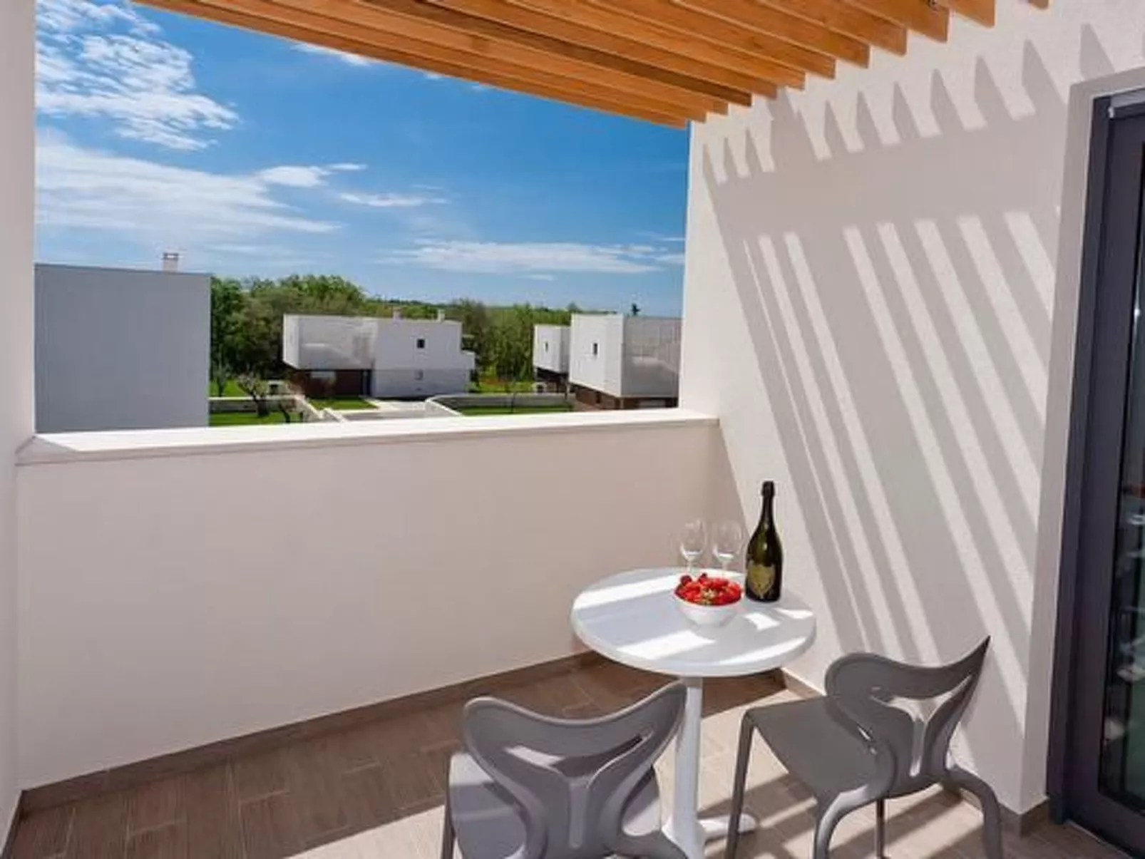 Designvilla mit Dachterrasse und Panoramablick-Buiten