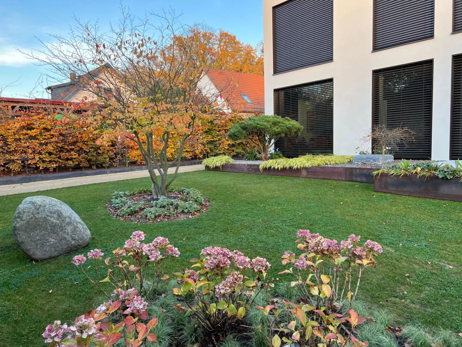 Modernes Einfamilienhaus-Buiten