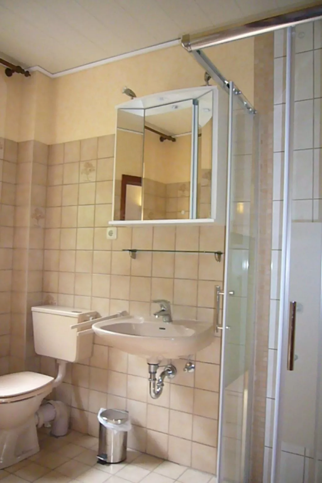 Zentrale Ferienwohnung mit Terrasse - Binnen