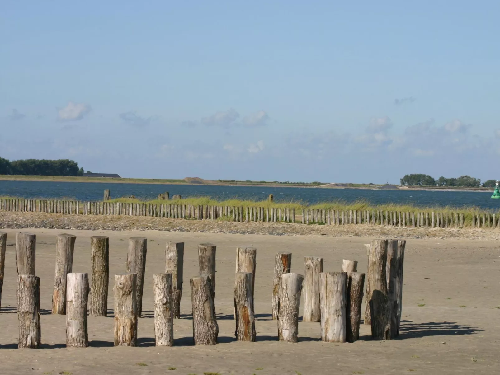 Gemütliches Haus mit komplett umzäuntem Garten-Buiten