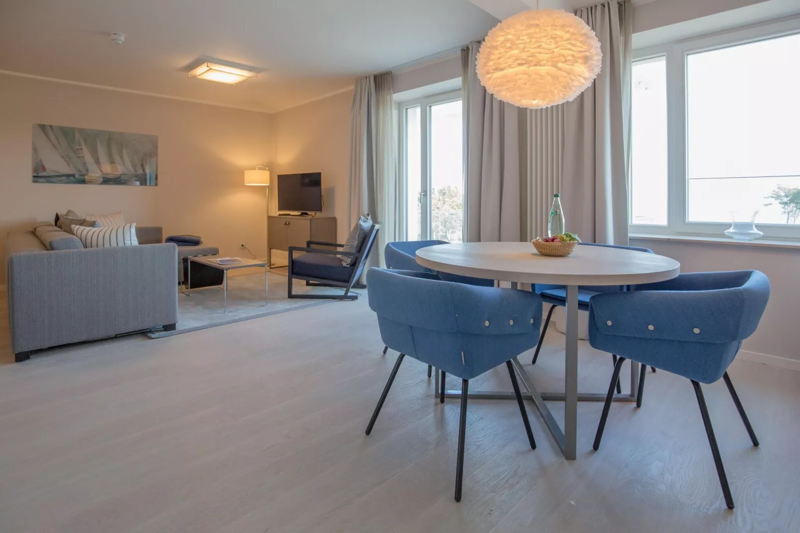 Prora 3-Zimmer-Apt / 6 Personen-Eetkamer