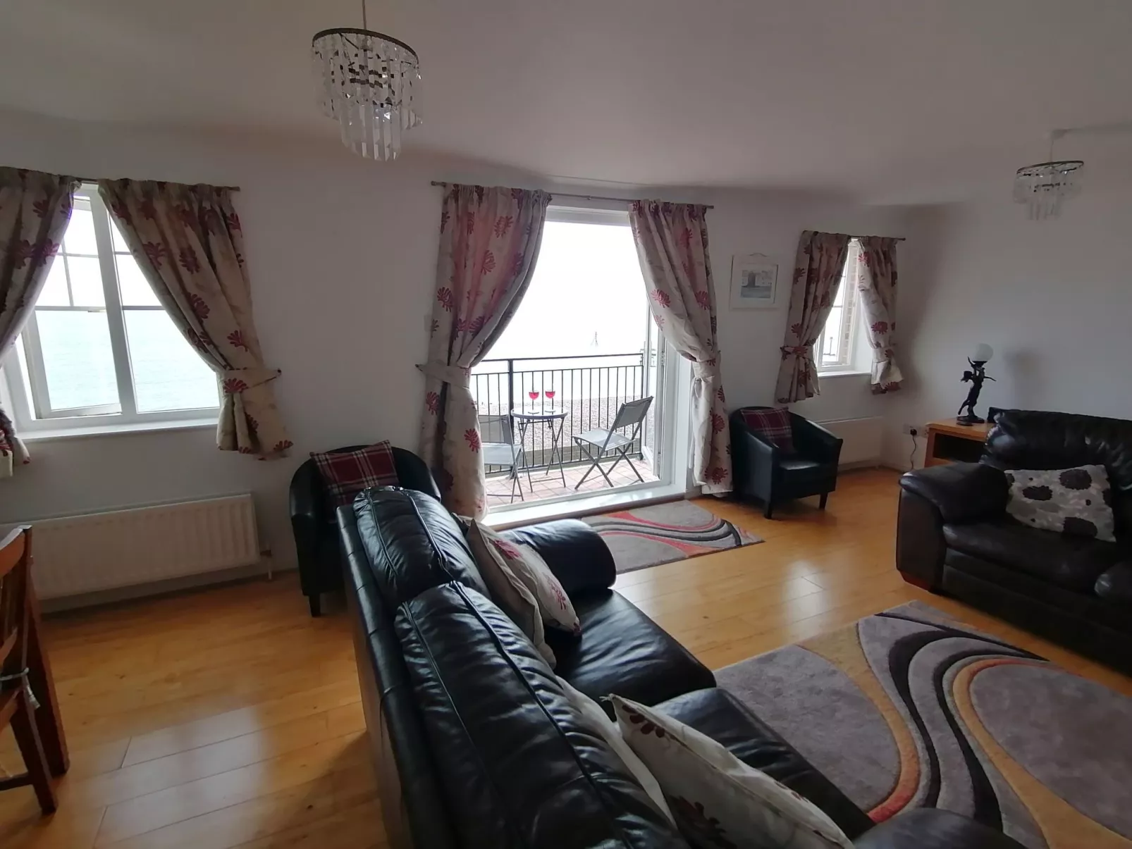 "Stewart" mit Blick auf das Wasser-Binnen