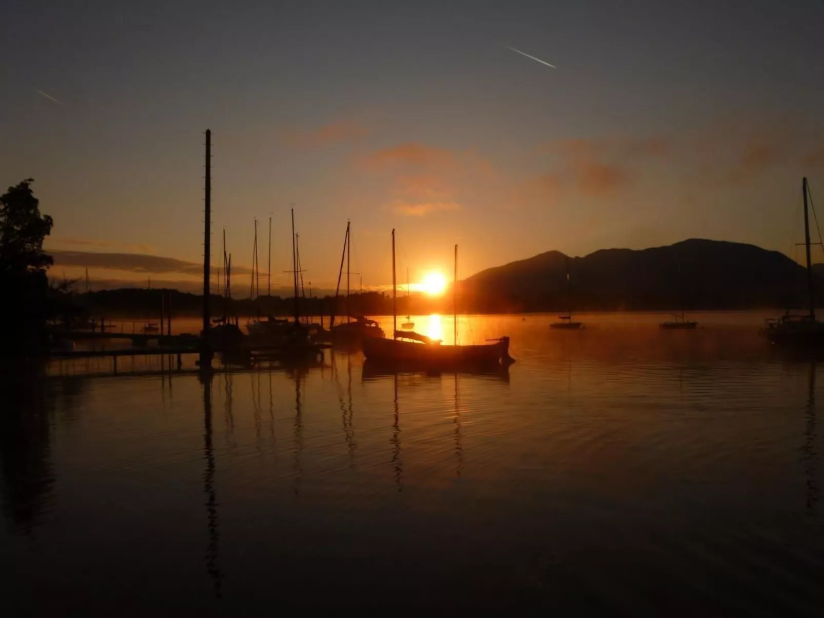 Chalet mit Blick auf das Wasser-Image-tags.info