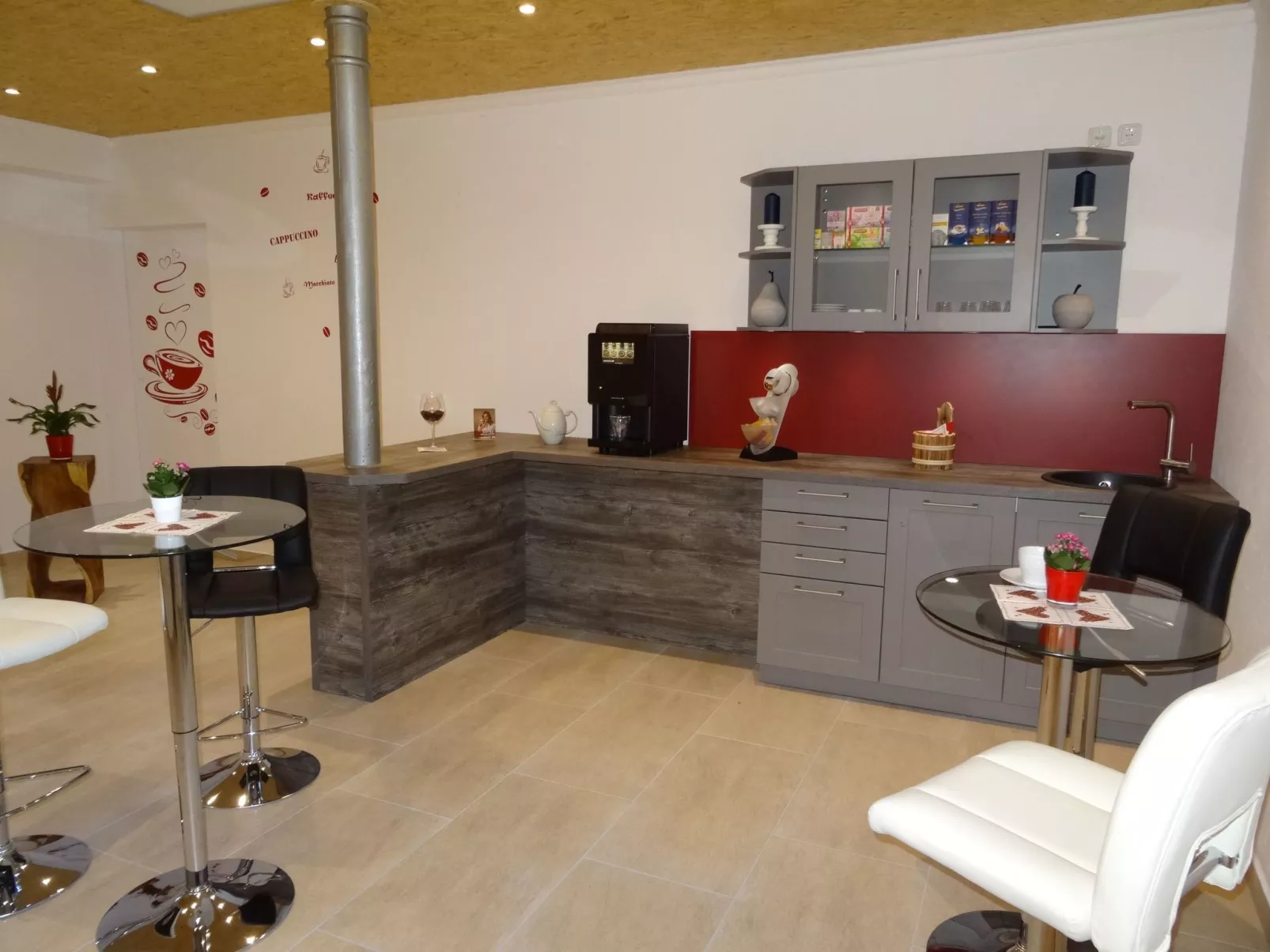 Modern eingerichtete Suite mit Terrasse-Binnen