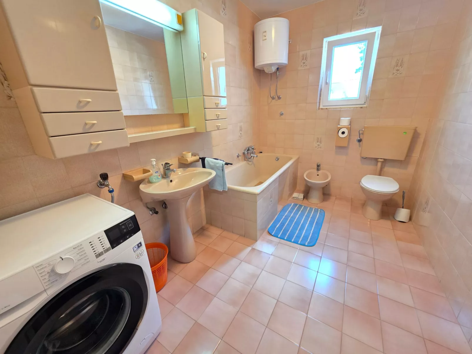 Wohnung im Erdgeschoss mit Terrasse und Grill-Binnen