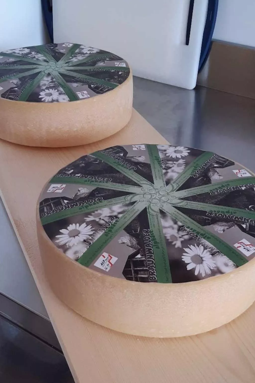 Tschudiberg-Image-tags.info