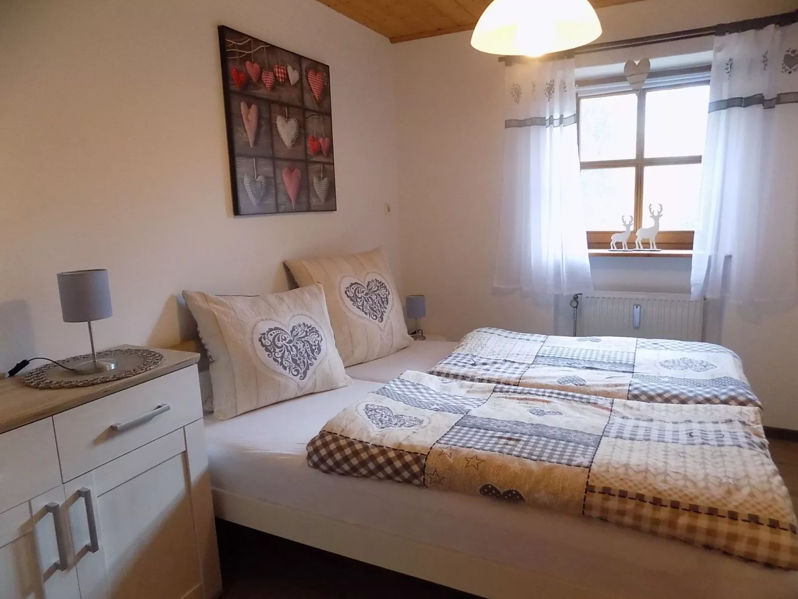 Wohnung mit möblierter Terrasse und Waldblick-Binnen