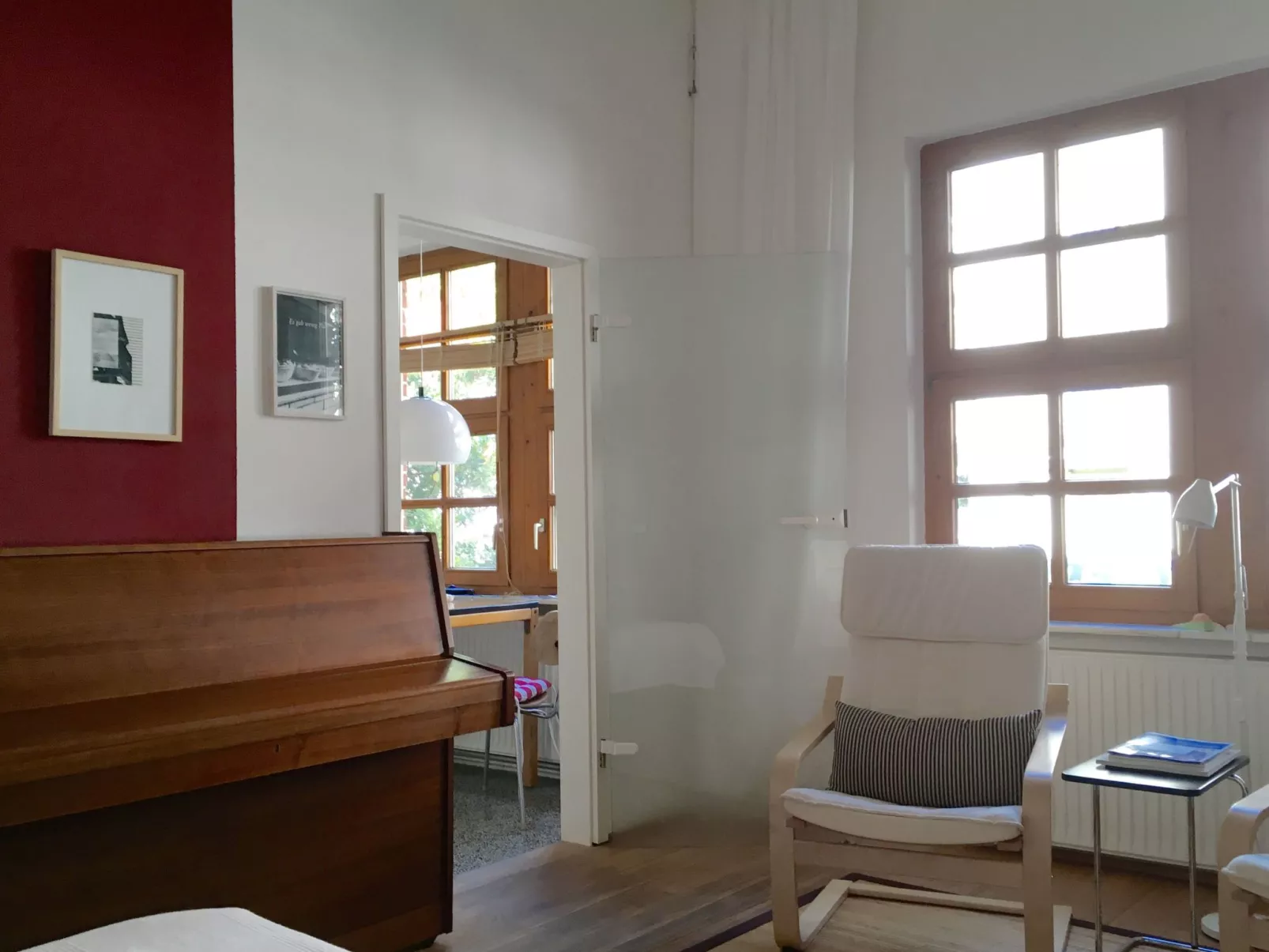 Zentrale Wohnung mit Klavier, Kunst und Design-Image-tags.info