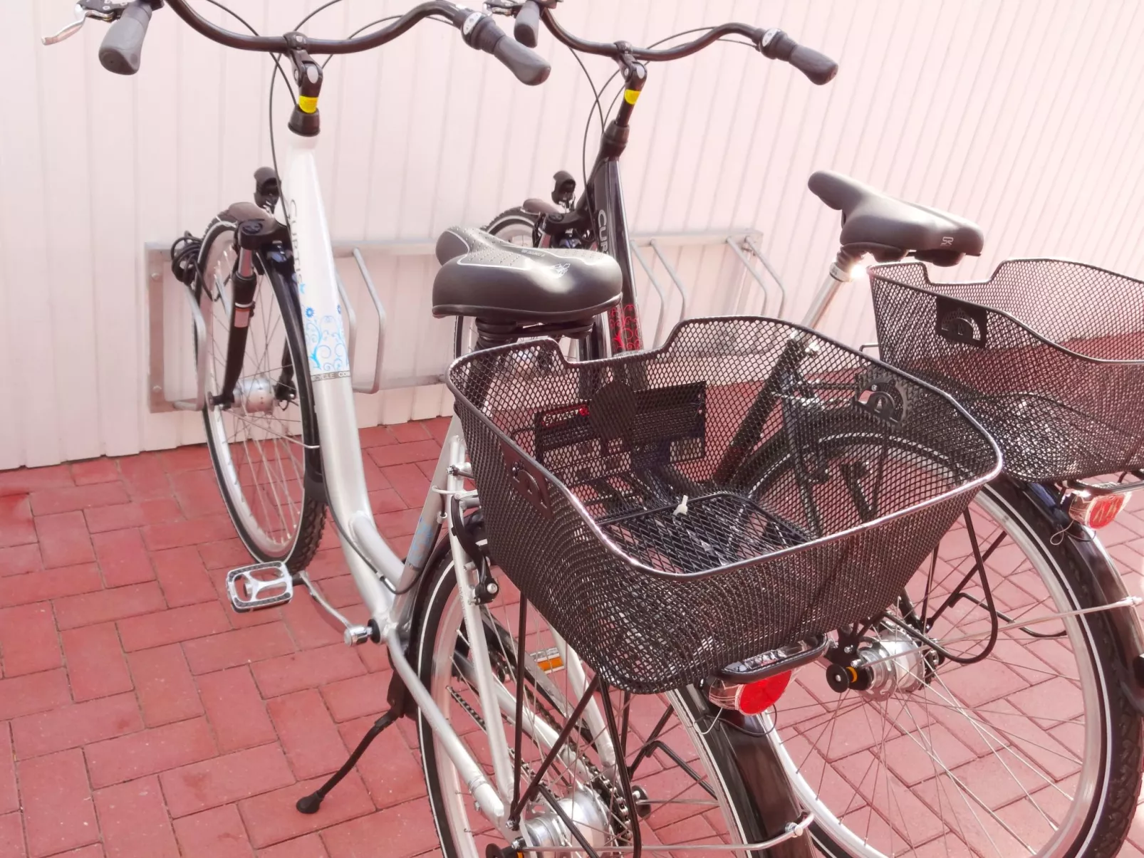 Appartement mit Grill, Garten und Terrasse-Buiten