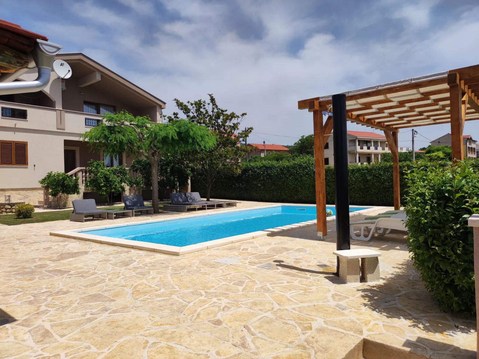 Angenehmes Haus in Posedarje mit großem Garten-Buiten