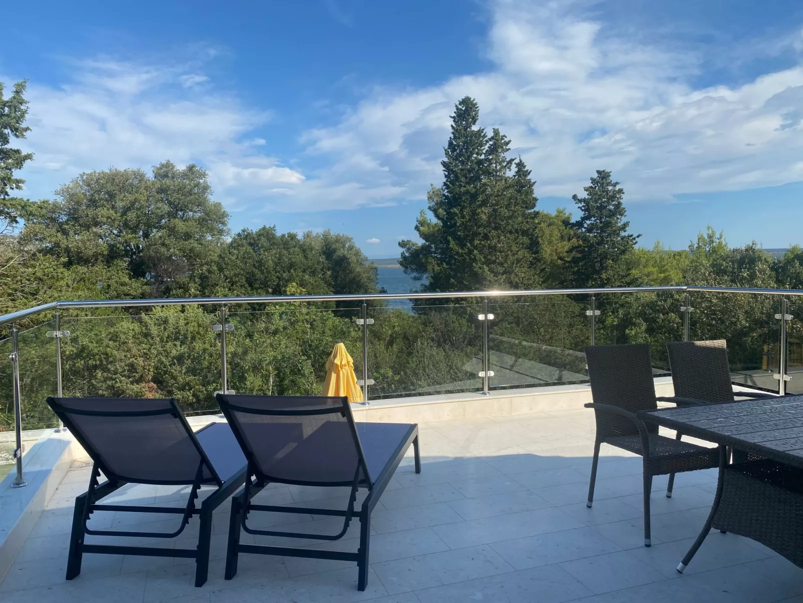 Appartment mit Pool-Buiten