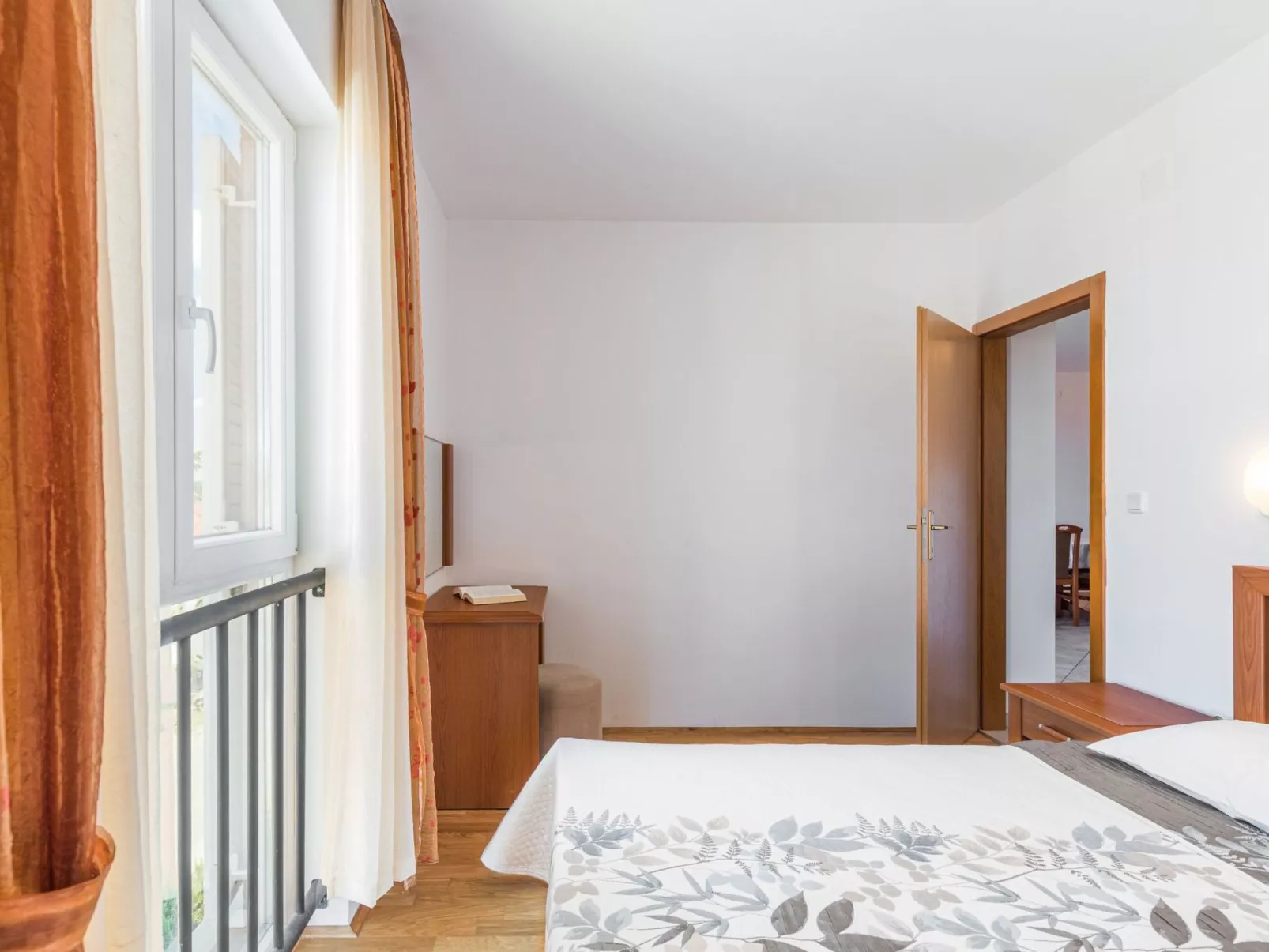 Pinta mit großem Garten-Binnen