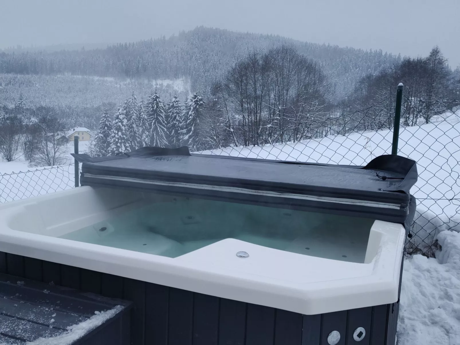 Modernes Ferienhaus in Kiczora mit Großem Garten - Buiten