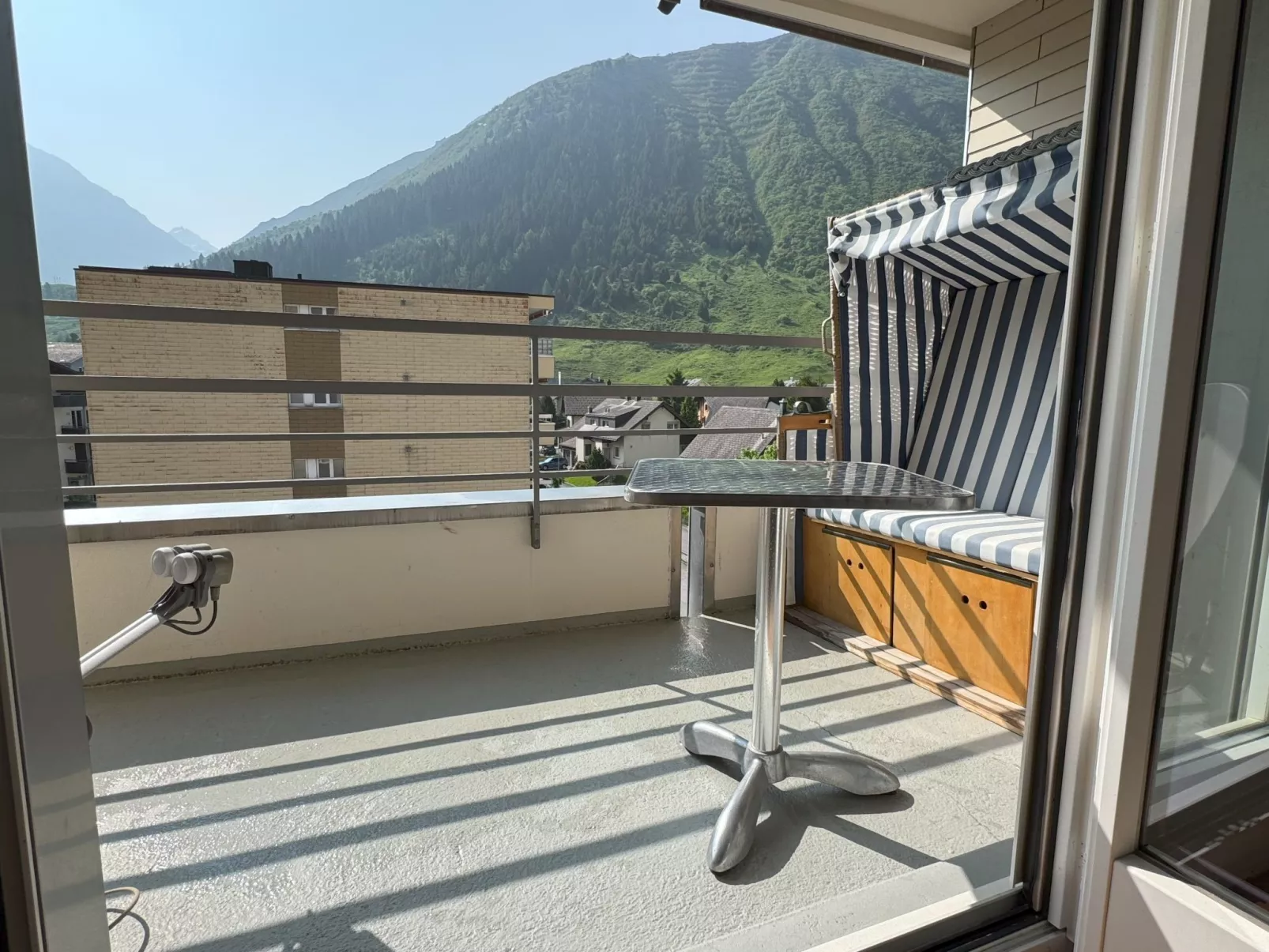 Modern eingerichtete Ferienwohnung in Andermatt-Buiten