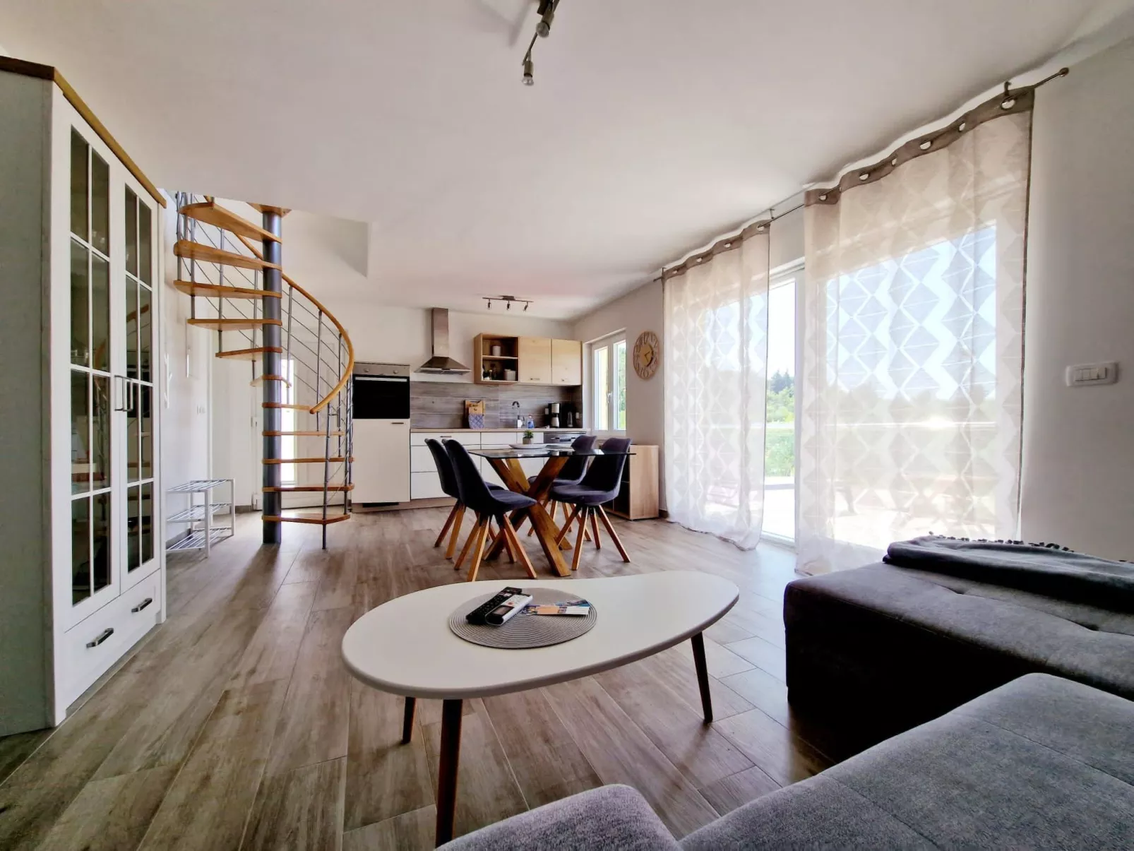 Großes Ferienhaus zur alleinigen Nutzung mit Pool-Image-tags.info