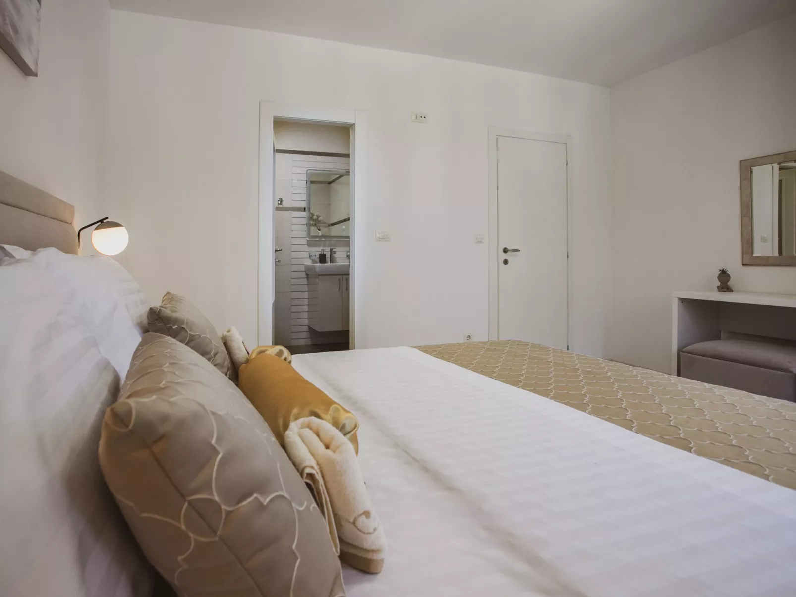 Luxuriöses Ferienhaus Lucija mit Jacuzzi-Binnen