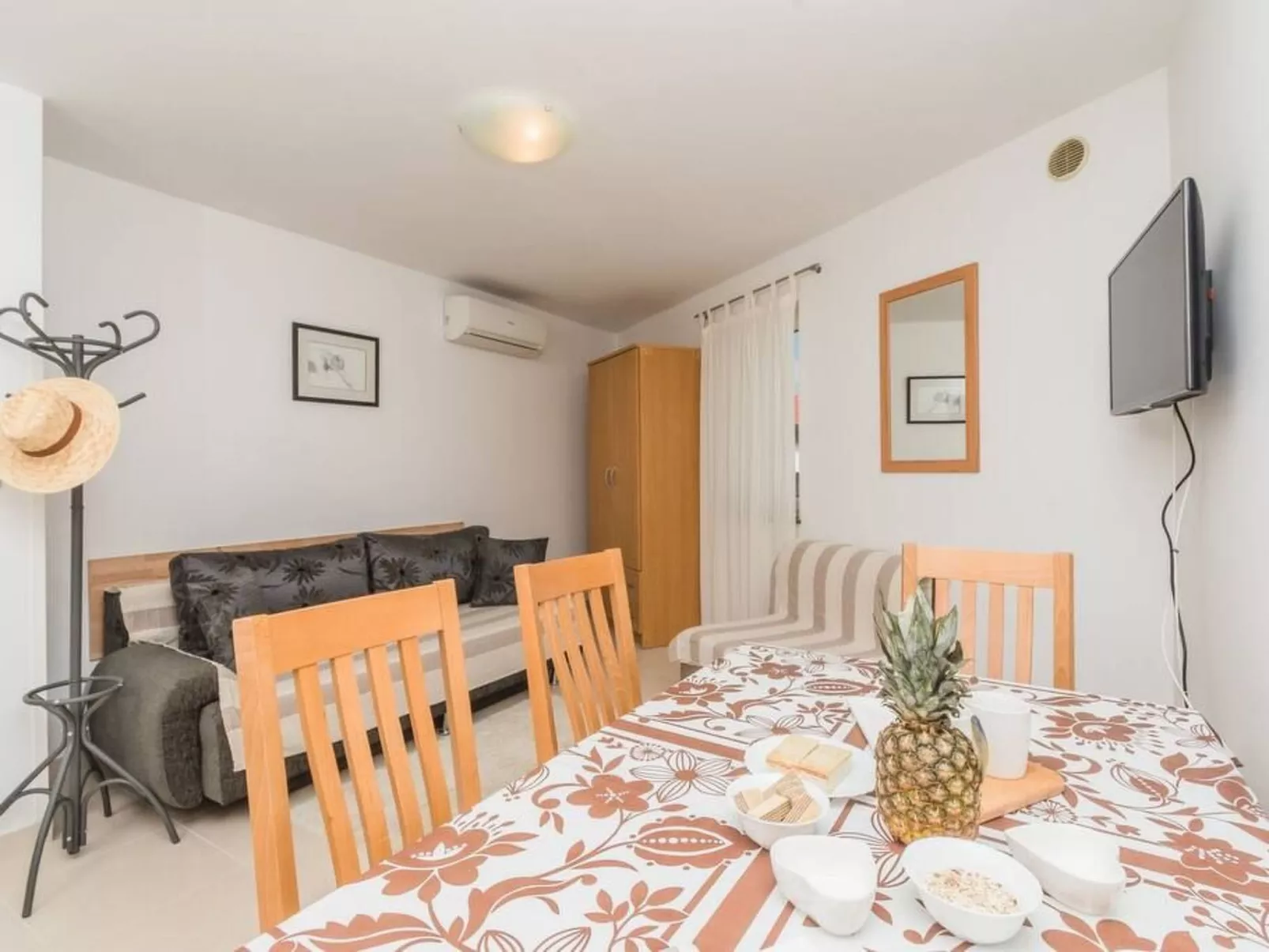 Große Wohnung in Klimno mit Möbliertem Balkon-Image-tags.info