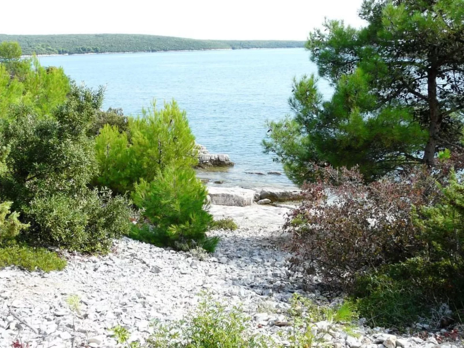Appartement in Rakalj mit Großem Garten und Panoramablick-Buiten
