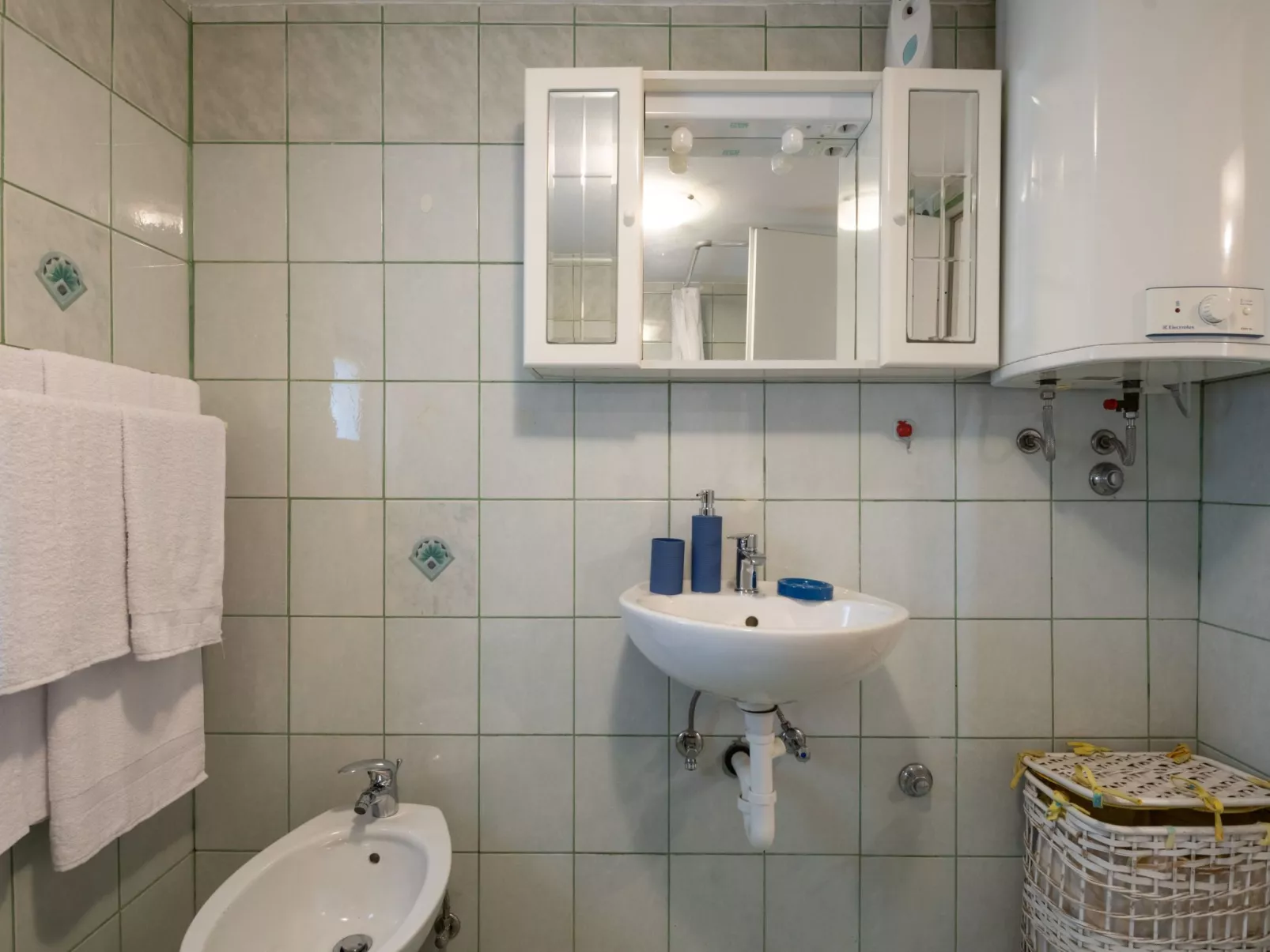 Studio apartment Larca-Image-tags.info