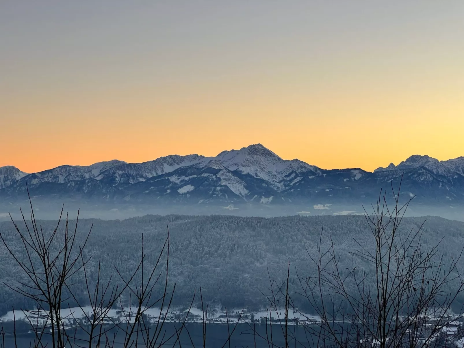 Appartement mit herrlichem Berg- und Seeblick-Buiten