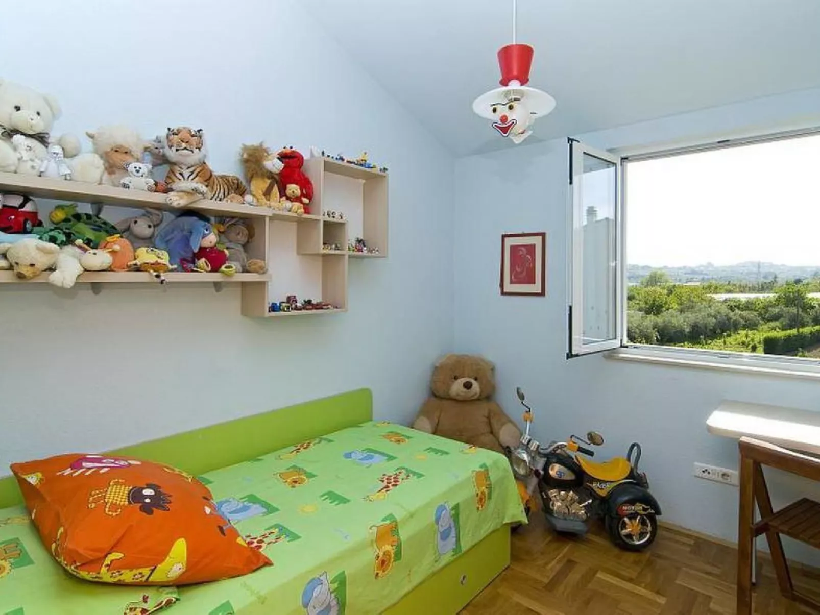 Mit Privatparkplatz-Binnen