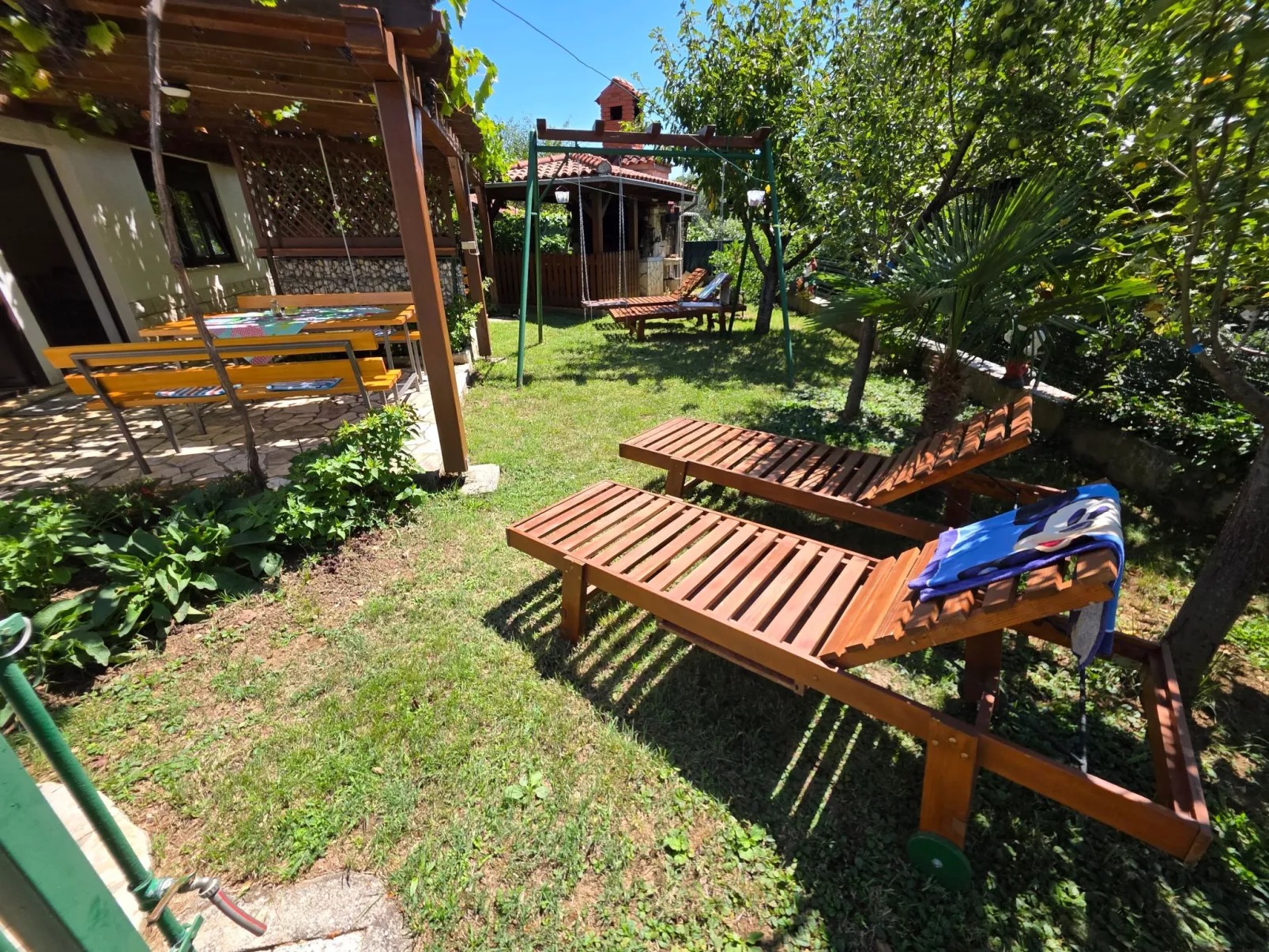 In Novi Vinodolski mit Grill, Terrasse und Garten-Buiten