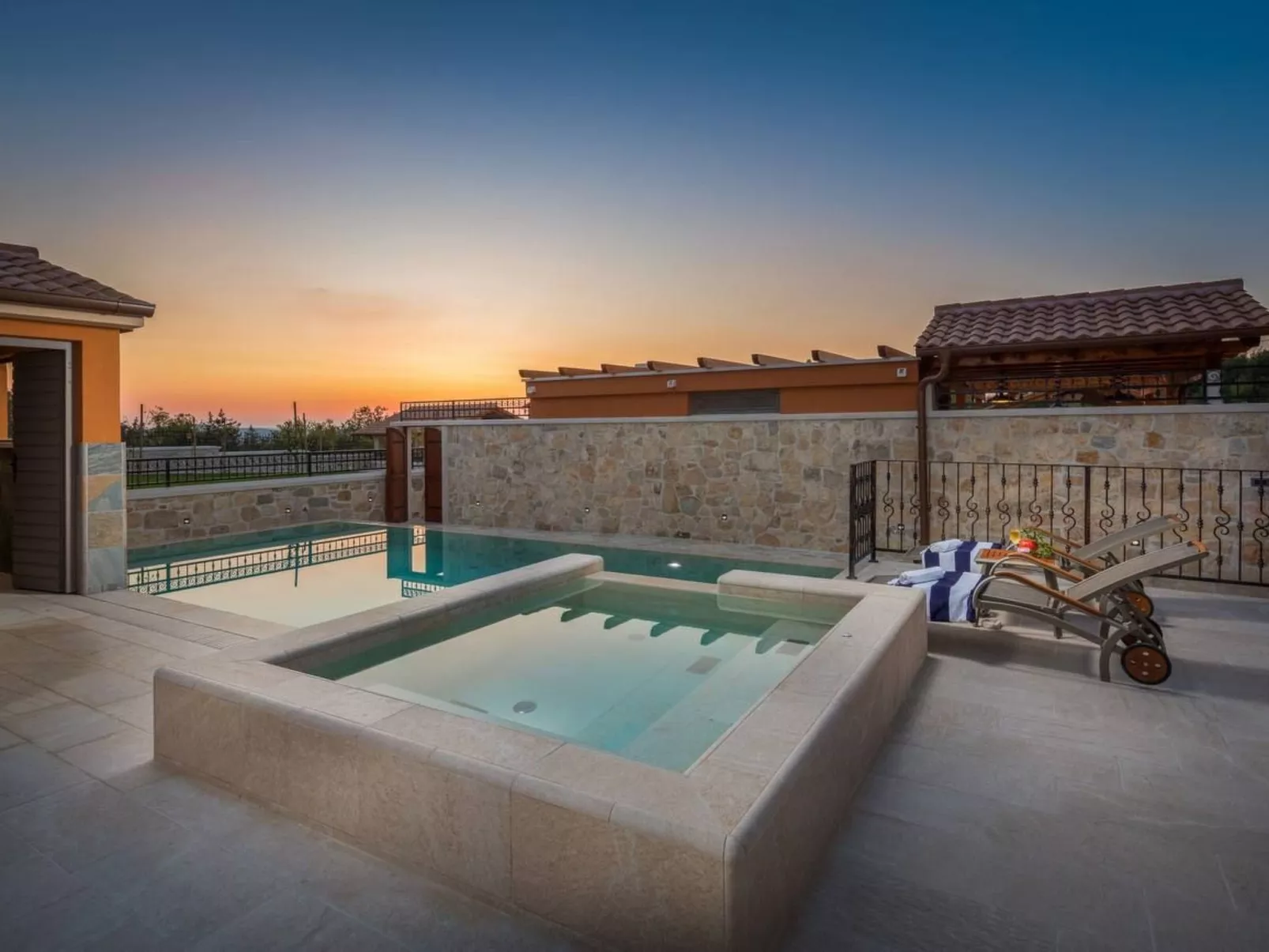 Villa Josipovi Dvori-Buiten