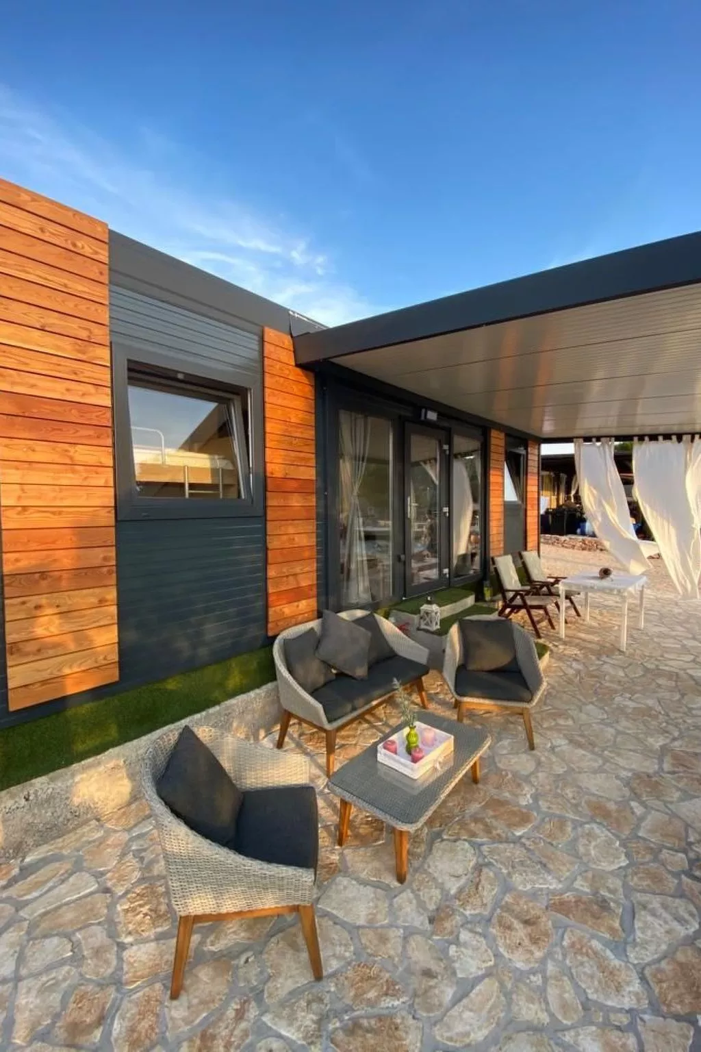 Strandhaus Danica - Ferienanlage Bain, Žut - Kornati-Buiten