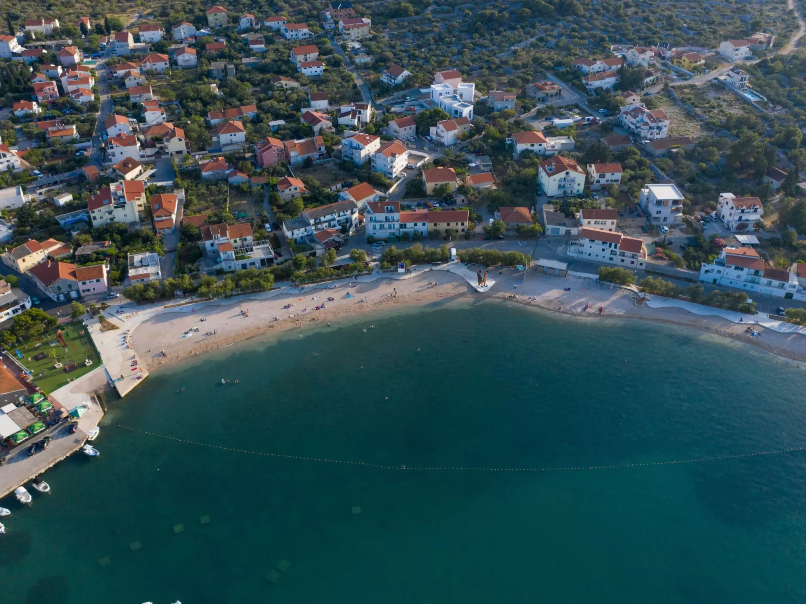Wohnung mit Garten, Grill und Terrasse-Buiten