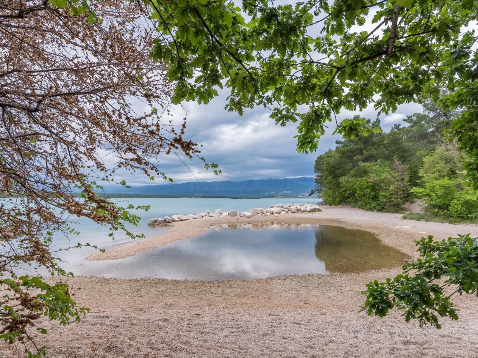 Appartement in Soline mit Großer Terrasse-Buiten