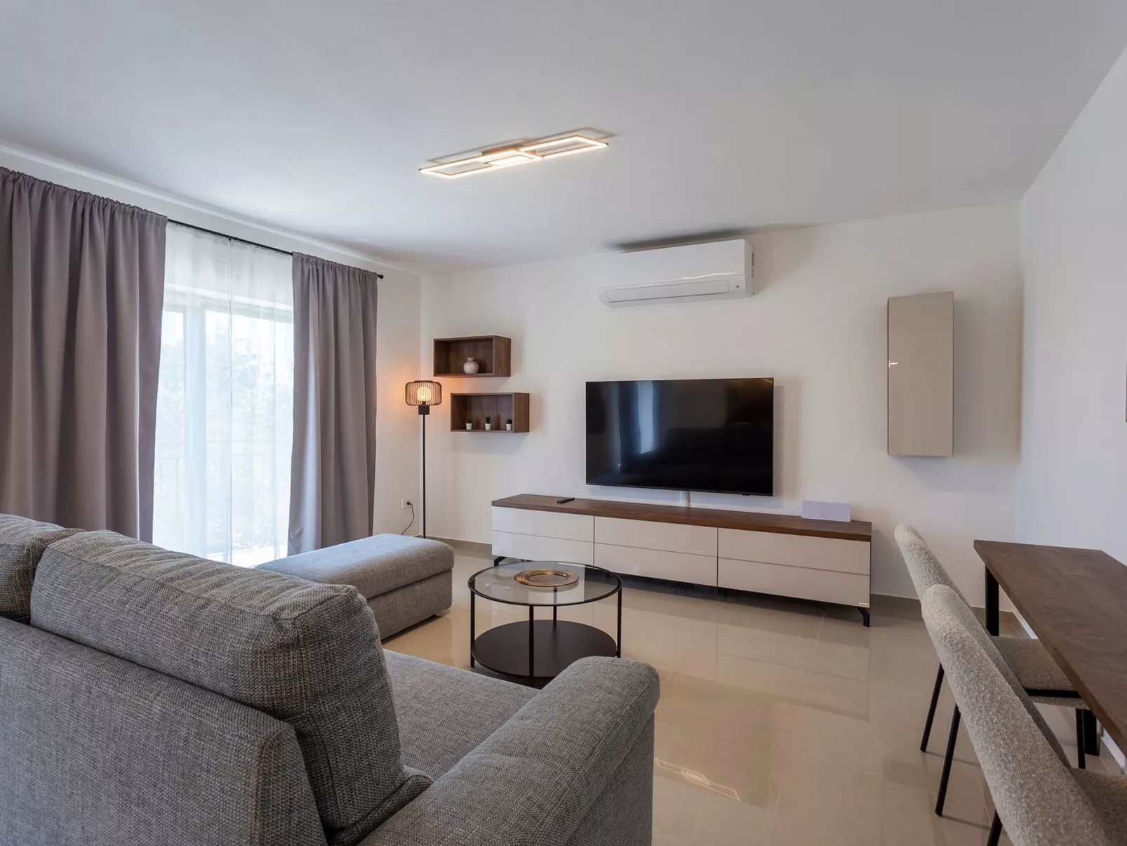 "Luxuriöse App. mit Pool"-Image-tags.info