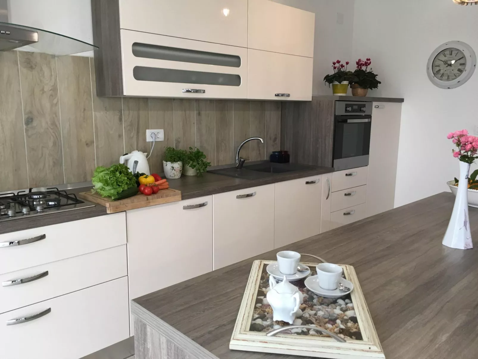 Elegante und komfortable Villa mit Salzwasserpool, Whirlpool und Sauna, umgeben-Binnen