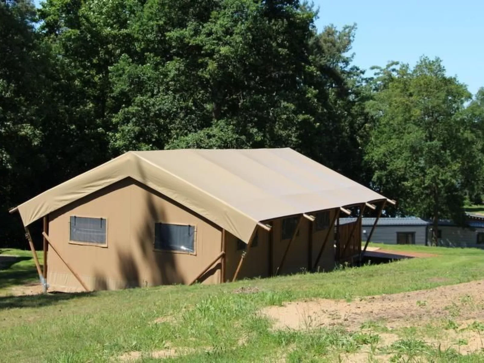 Safarizelt in Hohenlychen mit Garten und Grill-Buiten