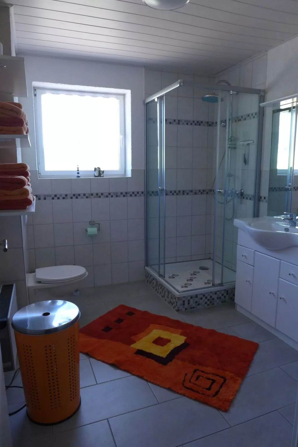 Gemütliches Ferienhaus am Deich mit Gartenzimmer-Binnen