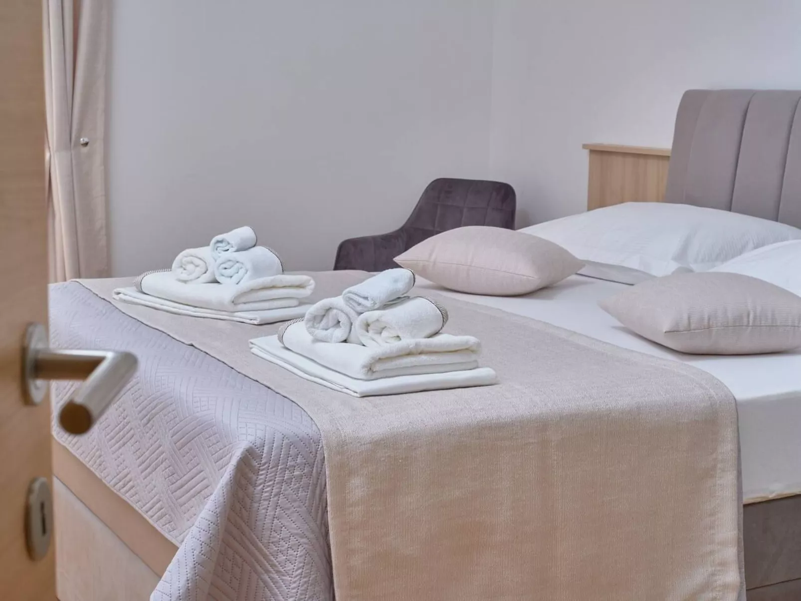 M Ganze Etage in einem geräumigen Haus mit Pool-Binnen