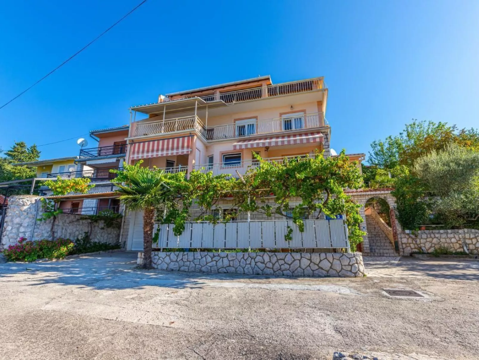 Wunderschöne Ferienwohnung in Dramalj und Meerblick-Buiten