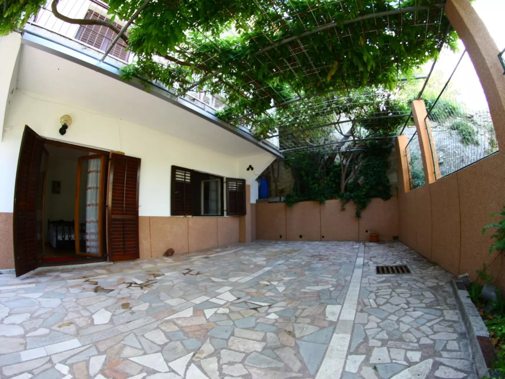 Mit Privatparkplatz-Buiten